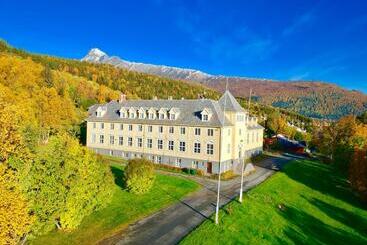 Пансион Solhov, Castle Of The Lyngen Alps