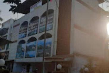 Отель Sanman Deluex, Neral