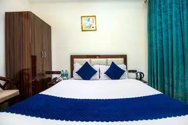 ホテル Wisteria Zirakpur Main Highway