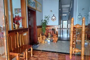 هتل Guesthouse Chamroeun Mongkul