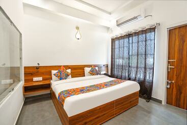 Hotel Montreal By Madhuban Inn