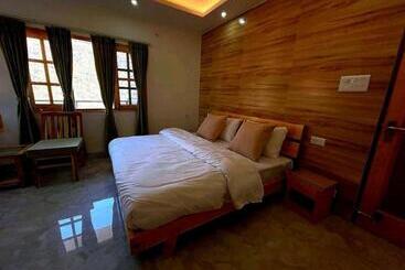 Hôtel Beas River Cottage, Manali   #riverside # Private Parking # Scenic River & Mountain View # Open Cafe