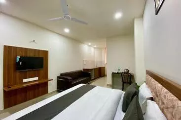 Hotel Fabexpress Relax Suites