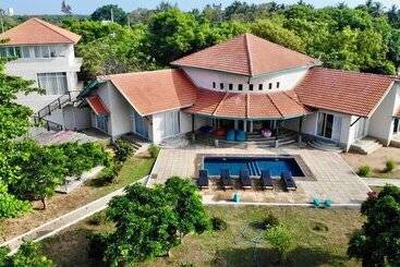 The Beach House By Kay Jay Hotels