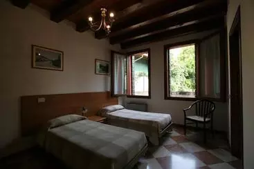 ペンション Cornarorooms