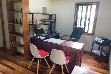 Пансион Howler House