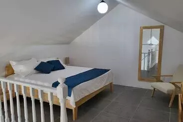 استراحتگاه Crawlbay Suites