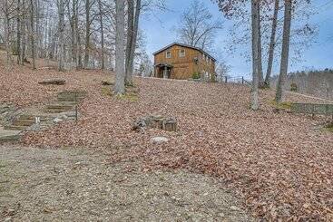 Landhus Bee Spring Cabin W/ Arcade Game: Steps To Lake!