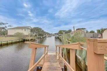 Mökkimajoitus Canal Front St Augustine Home W/ Dock & Pool!