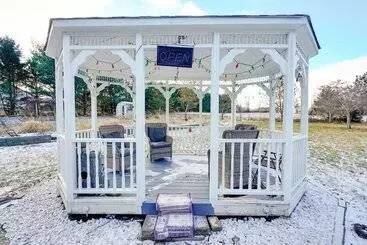 コテージ Elegant Pataskala Home W/ Hot Tub & Fire Pit!