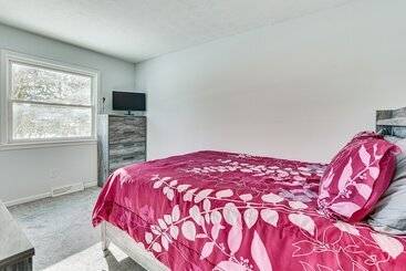 بيت ريفى Home W/ Fire Pit & Sunroom: 9 Mi To Downtown Akron