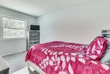コテージ Home W/ Fire Pit & Sunroom: 9 Mi To Downtown Akron