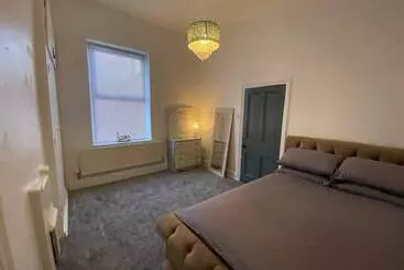 Residenssi Beautiful 3 Bed House In Preston