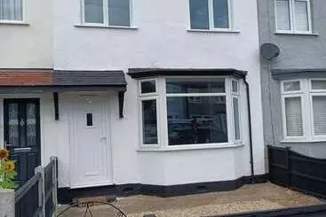 Residenssi Cool 2 Bed House Hornchurch, Arcade Games, Parking