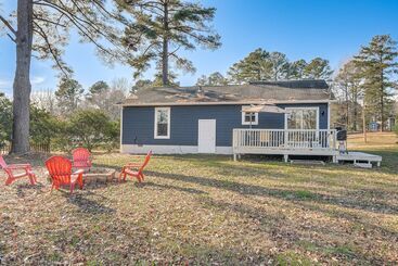 Mökkimajoitus Sanford Family Home W/ Deck ~ 2 Mi To Downtown!