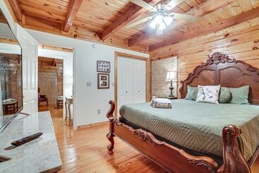 קוטג'' Spacious Log Cabin In Helen W/ Deck & Pool Access!