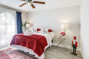 بيت ريفى Chic Houston Home W/ Patio, Near Old Town Spring!