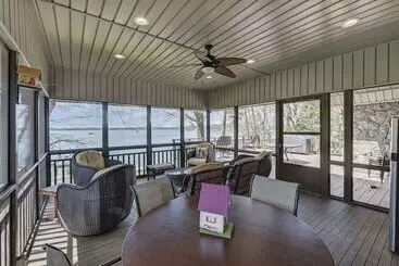 Dom wiejski Landover Lodge By Avantstay Waterfront + Dock