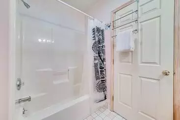 Mökkimajoitus Pet Friendly Michigan Home W/ Deck & Views!