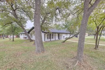 Casa Rural Spacious Bryan Home W/ Patio: 4 Mi To Downtown