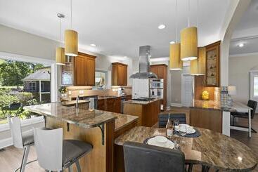 Сельский дом Water, Water Everywhere By Avantstay Pool + Dock