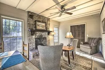 Mökkimajoitus Acworth Retreat W/ Fireplace + Deck, 2 Mi To Lake!