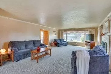 Mökkimajoitus Castro Valley Home W/ Private Deck!