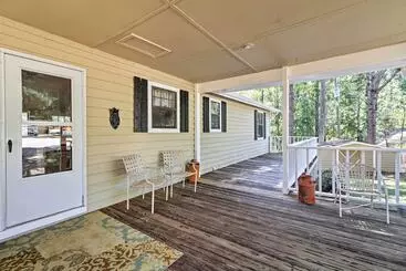 Lakefront Cottage W/ Private Hot Tub!
