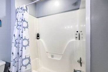 קוטג'' Lakefront Eatonton Home: Boat Dock + Fire Pit