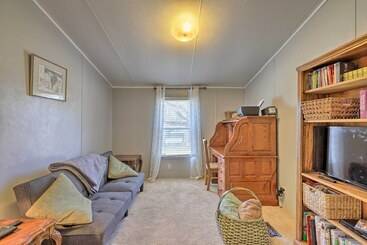 קוטג'' Lakeside Escape W/ Dock Fish, Hike & Explore!