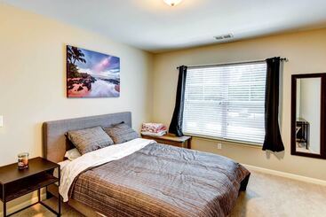 Kır Evi Modern Savannah Home: Backyard W/ Gas Grill