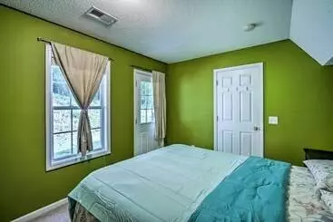 Mökkimajoitus Spacious Acworth Home W/ Deck ~ 1 Mi To Lake