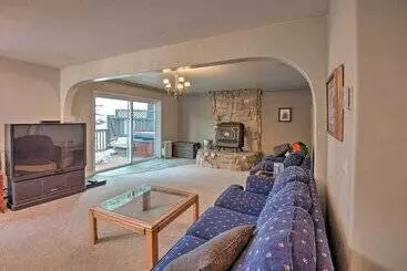 Mökkimajoitus Stateline Ski House: Walk To Boulder Lift!