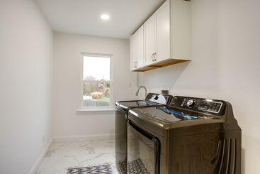 Сельский дом Family Friendly Hatfield Home: 3 Mi To Downtown!