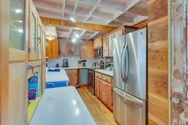 Mökkimajoitus Riverside Retreat W/ Screened Porch: 6 Mi To Taos!