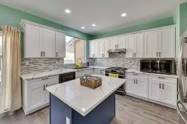 Mökkimajoitus Spacious Lake Elsinore Home W/ Pool & Hot Tub!