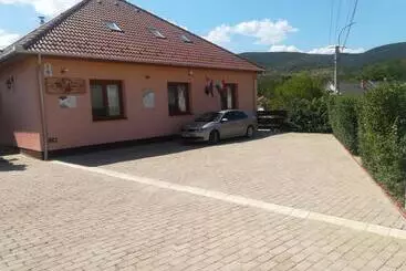 ペンション Vár Liget Vendégház