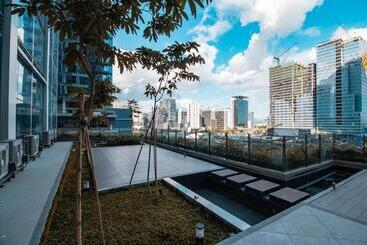Aparthotel One Uptown Residence Bgc