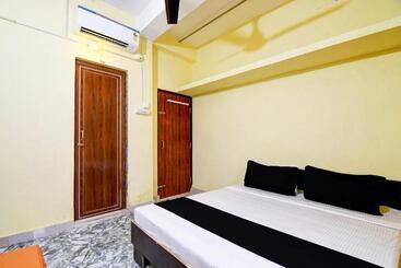 Oyo Hotel Jena Brothers