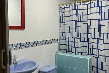 پانسیون Beach Airport House