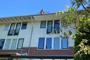 تختخواب و صبحانه Charming Rooms With Free Parking