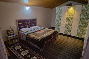 Hotel Pandora Riverside Cafe & Stay