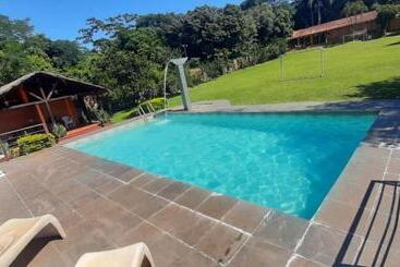 پانسیون Quinta Los Lapachos De Ypané