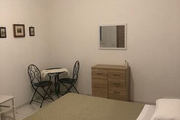 פנסיון Room In Apartment   Two Flowers Guest House