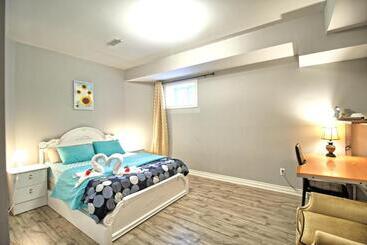 پانسیون Bright Basement & Private Bathroom, Free Parking