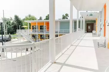 The Grove Motel