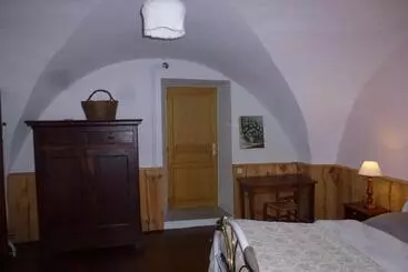Bed and Breakfast Le Rocher Des Ducs, Vue Sur Montagne, Abris Voitures Et Motos