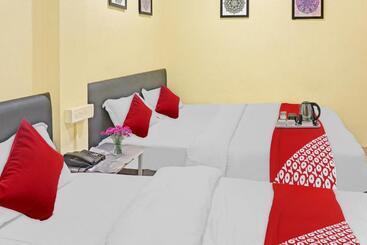 Flagship Hotel Breakers Stay