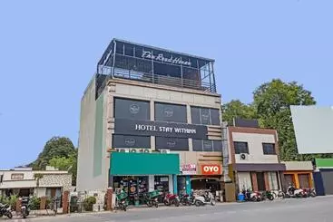 Flagship Hotel Breakers Stay