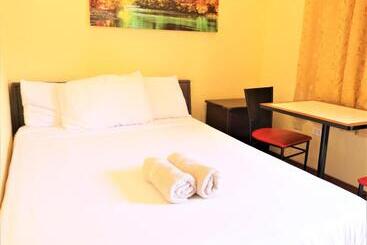 Hotelli Palm Tree Resort And Restaurant